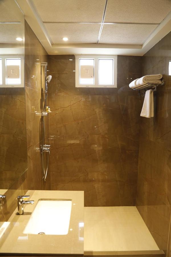 Hotel The Royal Vista Varanasi Ngoại thất bức ảnh
