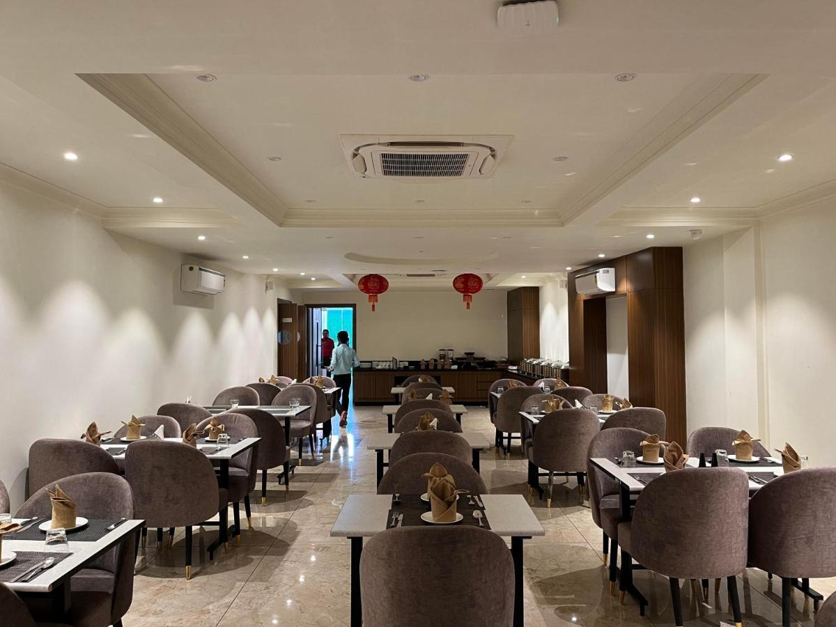 Hotel The Royal Vista Varanasi Ngoại thất bức ảnh