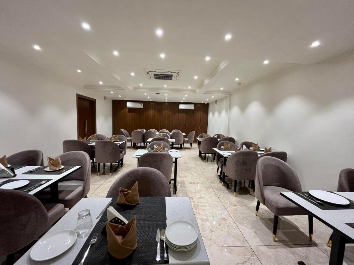 Hotel The Royal Vista Varanasi Ngoại thất bức ảnh