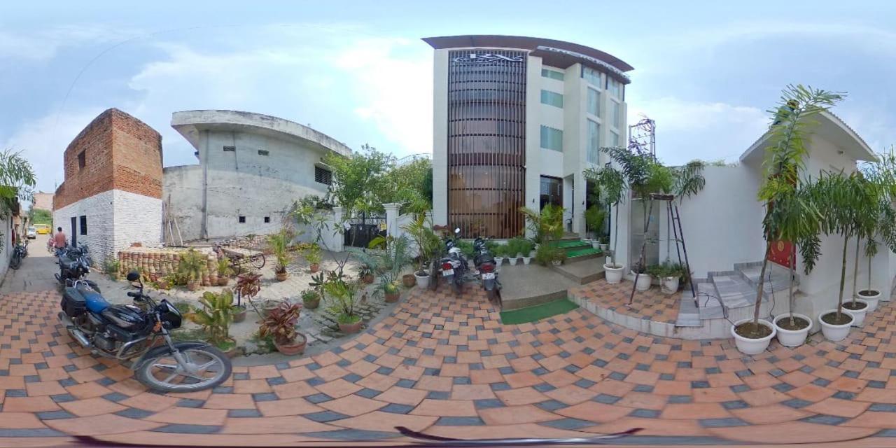 Hotel The Royal Vista Varanasi Ngoại thất bức ảnh